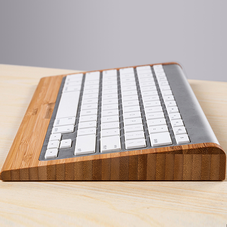 Donnez un nouveau look à votre clavier Apple avec ce support en bois